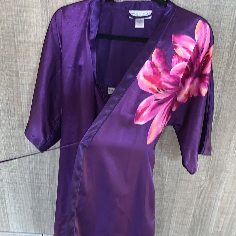 Morgan Taylor Slip‎ and Robe Set. - Picture 3 of 9